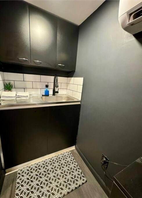 New Tiny Uptown Apartment *